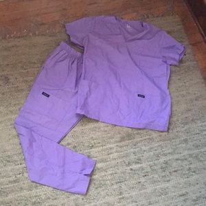 Women’s medium lavender scrub set. Cotton poly blend. Comfortable and flattering